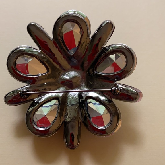 Large Violet Brooch- Beautiful! - Picture 3 of 3